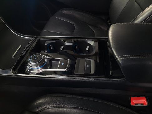 Used 2019 Ford Edge Titanium image 26