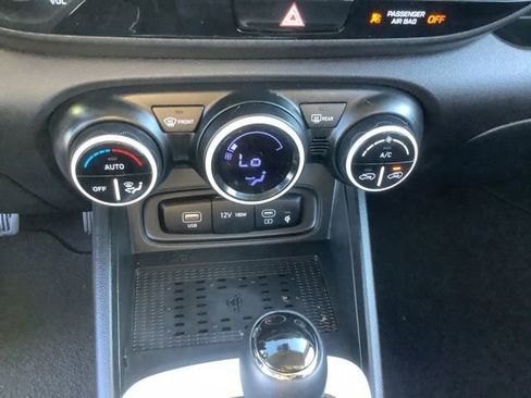 Certified 2024 Hyundai Venue Limited image 27