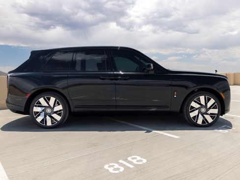 Used 2026 Rolls-Royce Cullinan AWD/4WD image 6