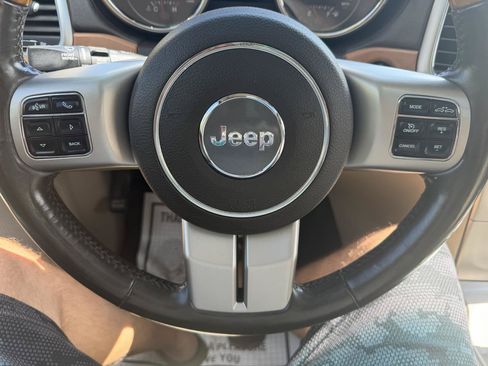 Used 2011 Jeep Grand Cherokee Overland AWD/4WD image 18