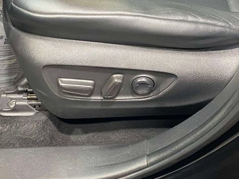 Used 2022 Toyota Highlander XLE AWD/4WD image 18
