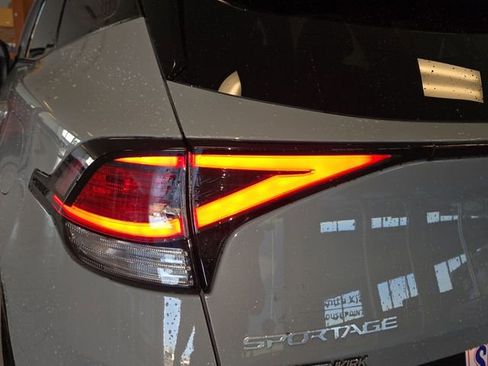Used 2023 Kia Sportage SX image 29