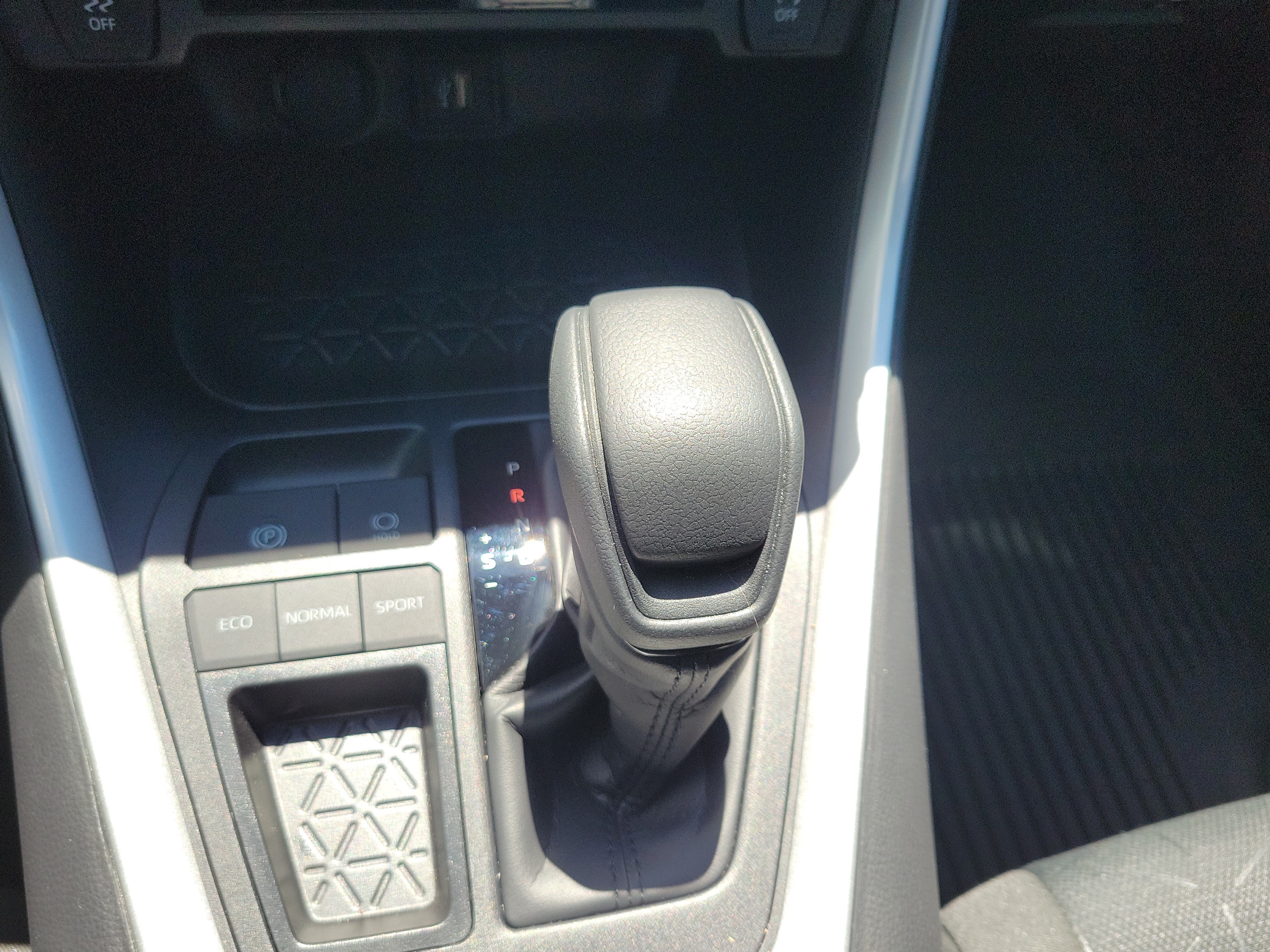 Used 2025 Toyota RAV4 XLE w/ Convenience Package FWD image 30
