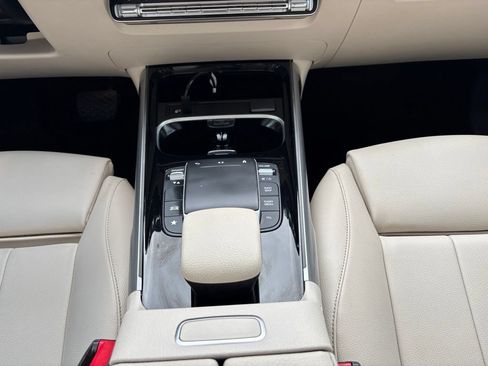 Used 2022 Mercedes-Benz GLB 250 w/ Premium Package Lite image 24