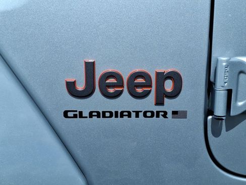 Used 2024 Jeep Gladiator Mojave AWD/4WD image 29