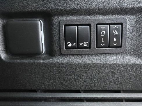 Used 2023 GMC Yukon Denali Ultimate AWD/4WD image 25