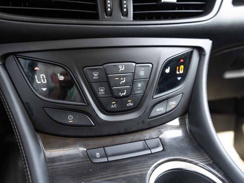 Used 2019 Buick Envision Essence FWD image 19