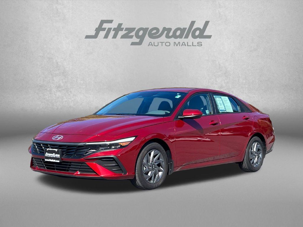Used 2024 Hyundai Elantra SEL FWD image 2