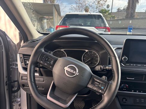 Used 2025 Nissan Rogue SV image 35