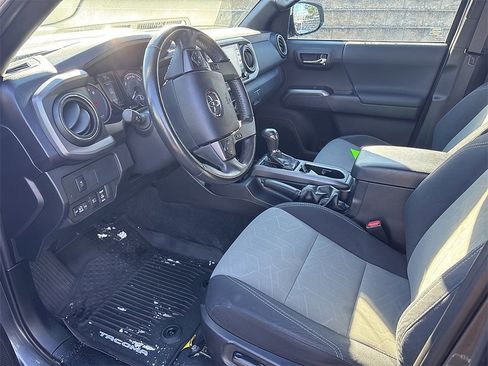 Used 2021 Toyota Tacoma TRD Sport image 10