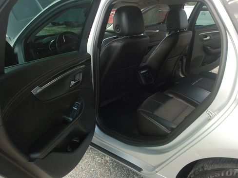 Used 2017 Chevrolet Impala LT FWD image 32