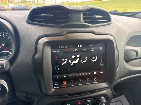 Used 2023 Jeep Renegade Trailhawk AWD/4WD image 17