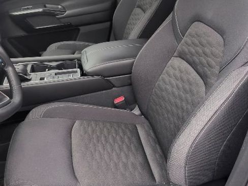 Used 2024 Nissan Pathfinder SV w/ SV Premium Package FWD image 10