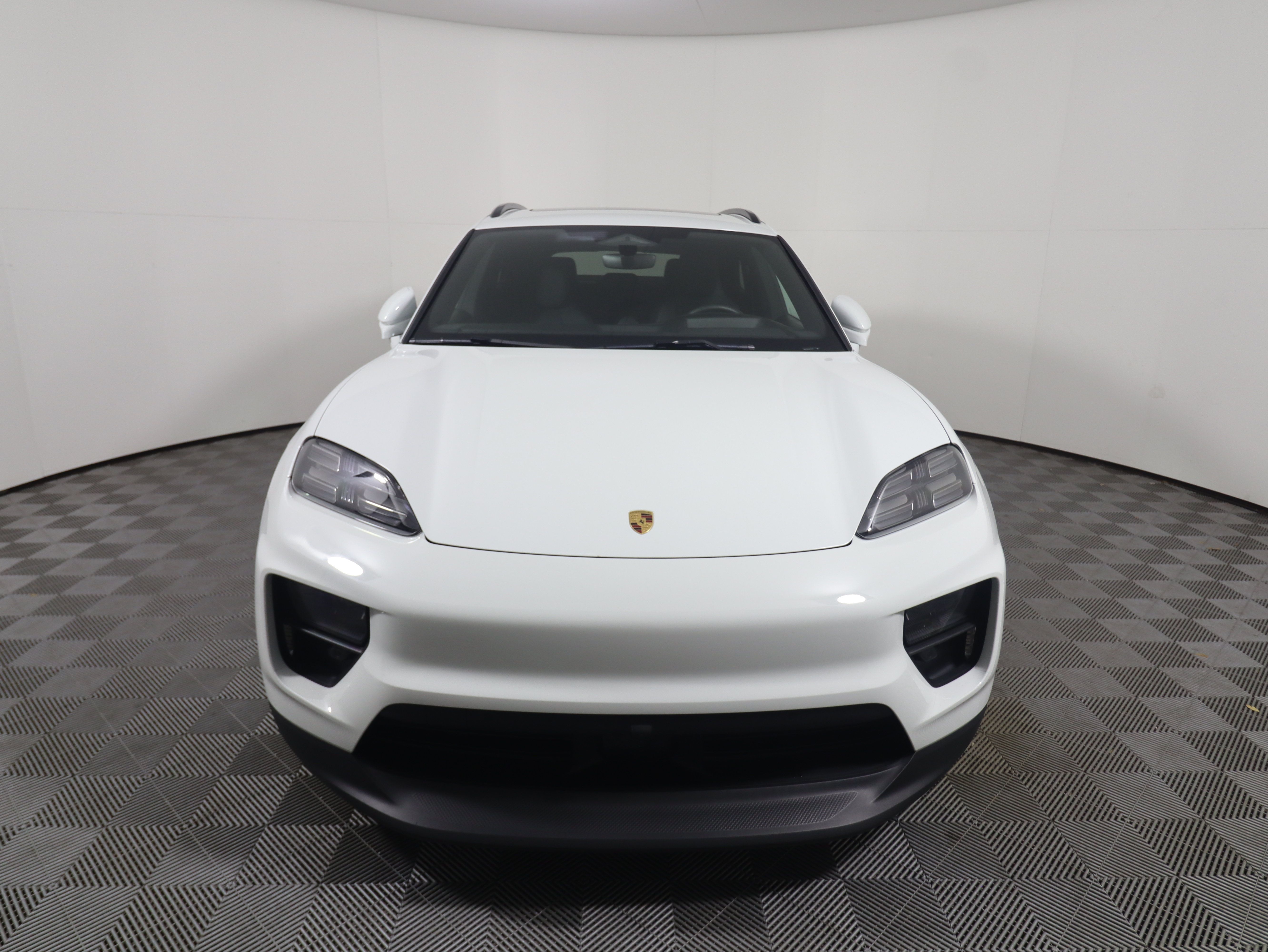 Used 2025 Porsche Macan 4 Electric AWD/4WD image 10
