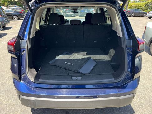 Used 2025 Nissan Rogue SV FWD image 33
