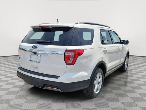 Used 2019 Ford Explorer XLT w/ Equipment Group 202A FWD image 5