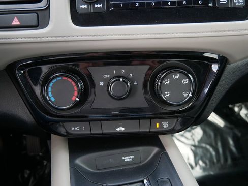 Used 2019 Honda HR-V LX image 18