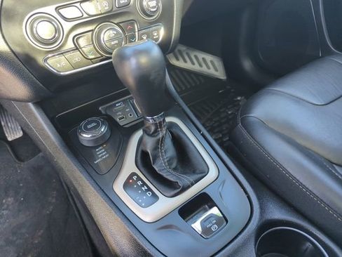 Used 2018 Jeep Cherokee Limited image 29