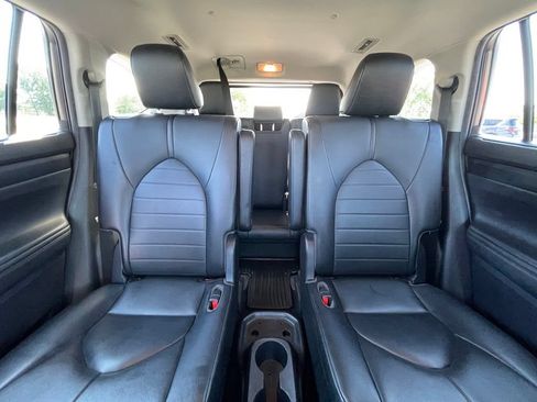 Used 2021 Toyota Highlander XLE FWD image 31