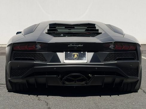 Used 2018 Lamborghini Aventador S image 8