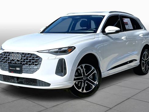 Certified 2025 Audi Q5 Premium w/ Convenience Package image 1