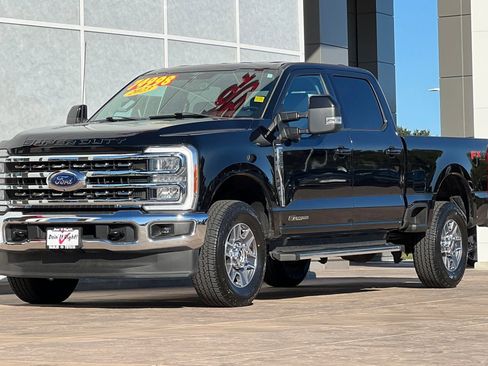 Used 2023 Ford F250 Lariat w/ FX4 Off-Road Package image 8