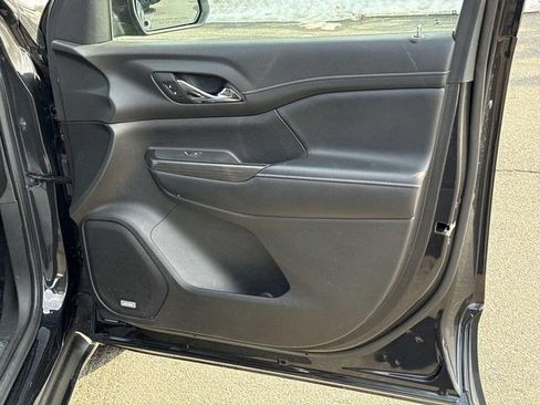 Used 2020 GMC Acadia SLT w/ Driver Alert Package II image 8