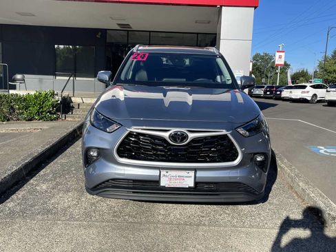 Certified 2024 Toyota Highlander XLE AWD/4WD image 2