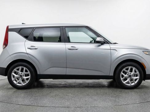 Used 2025 Kia Soul LX w/ LX Technology Package image 11