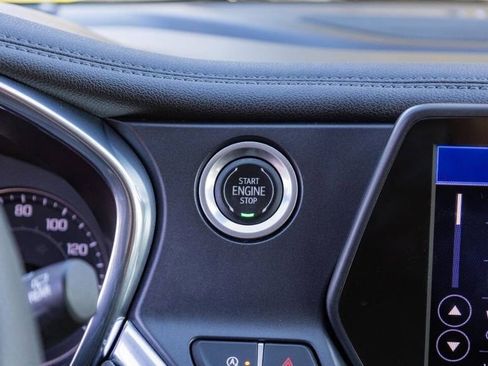 Used 2022 Chevrolet Blazer LT image 40