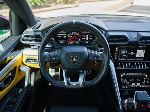 Used 2024 Lamborghini Urus S image 18