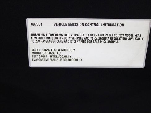 Used 2024 Tesla Model Y 2WD image 36