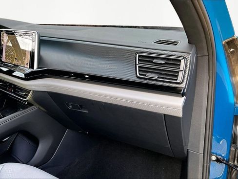 Used 2025 Volkswagen Atlas Cross Sport SEL R-Line image 18