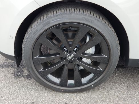 Used 2025 Land Rover Range Rover Sport SE image 9