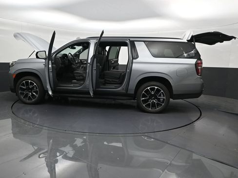 Used 2024 Chevrolet Suburban RST w/ Luxury Package RWD image 35