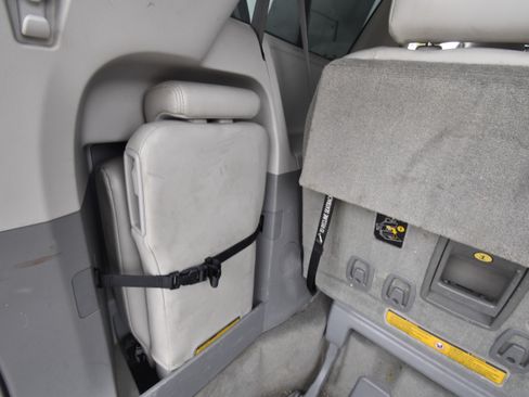 Used 2013 Toyota Sienna XLE w/ Entertainment Pkg FWD image 15