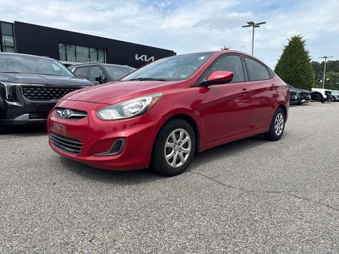 Used 2014 Hyundai Accent GLS FWD image 1
