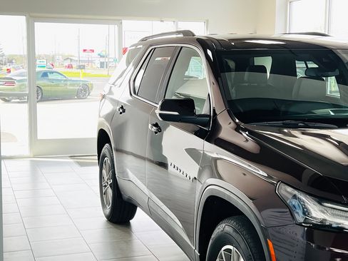 Used 2023 Chevrolet Traverse LT AWD/4WD image 5