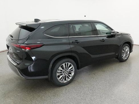 New 2026 Toyota Highlander Platinum AWD/4WD image 5
