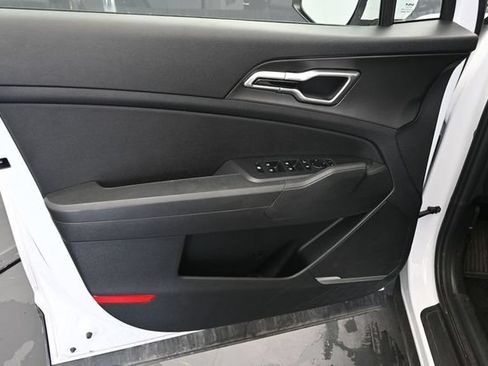 Used 2026 Kia Sportage LX FWD image 16