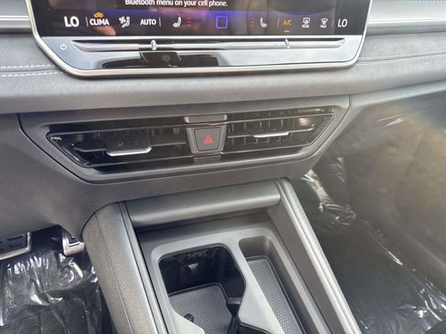 New 2026 Volkswagen Tiguan SE R-Line FWD image 21