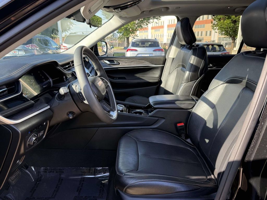 Used 2023 Jeep Grand Cherokee 4WD 4xe w/ Luxury Tech Group II image 14