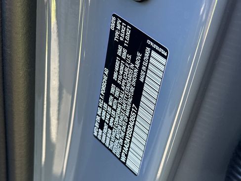 Used 2025 Porsche Cayenne image 34