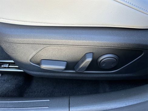 New 2025 Hyundai Elantra Limited image 22