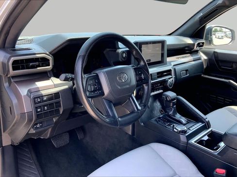 Used 2025 Toyota Tacoma SR5 AWD/4WD image 17