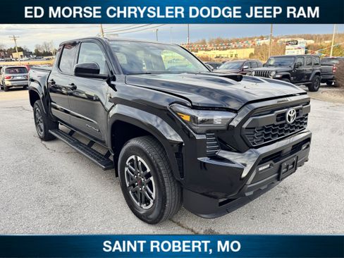 Used 2025 Toyota Tacoma SR5 image 4