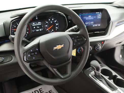 Used 2025 Chevrolet Trax LS FWD image 6