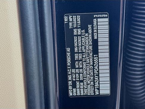 Used 2023 Porsche Cayenne Platinum Edition image 34