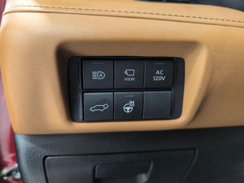 Used 2026 Toyota Highlander Platinum AWD/4WD image 10