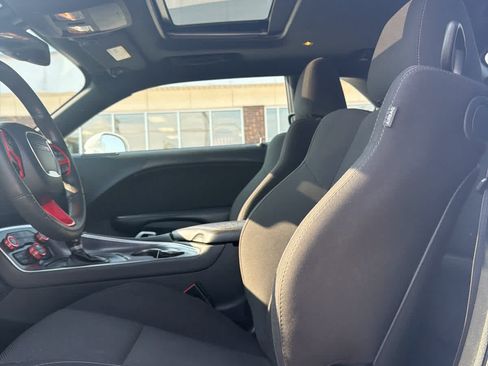 Used 2015 Dodge Challenger R/T RWD image 18